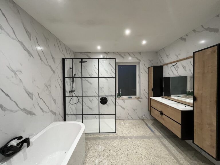 creation salle de bain haut de gamme marbre verriere